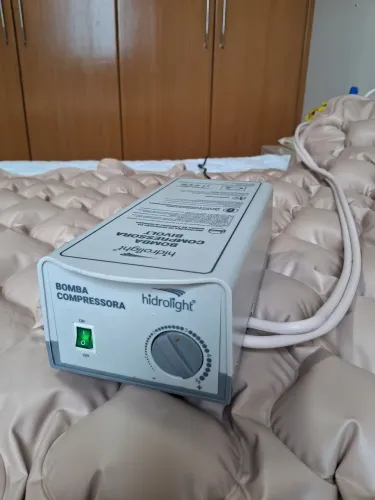 Colchão pneumático Hidrolight bivolt 110/220 volts, evita escadas em acamados.