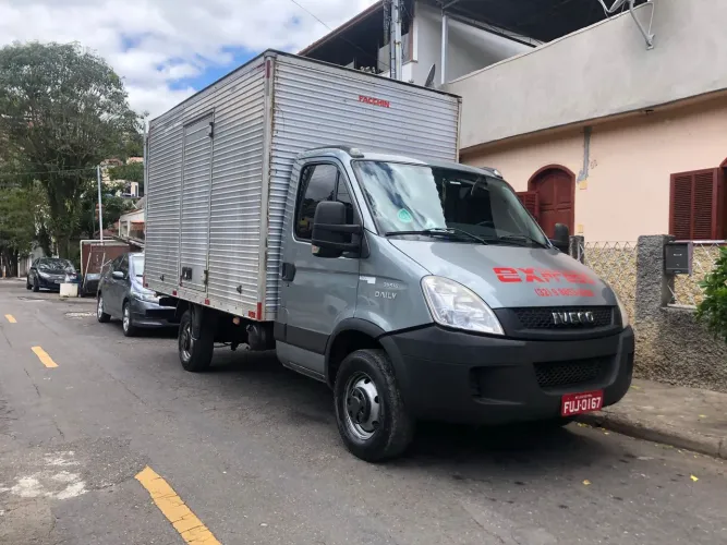 Preciso de 1 ajudante hoje para descarregar mudança em Valinhos.