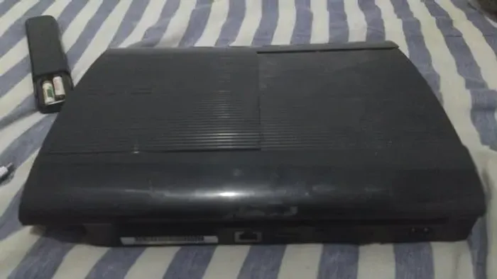 Ps3 liga e desliga <br>Sem acessórios<br><br>Defeito/avaria:<br><br>Liga e desliga