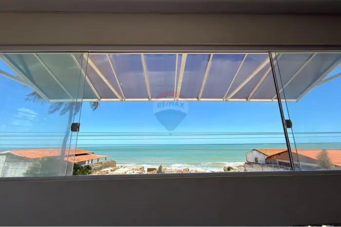 Casa ampla de dois pavimentos frente mar