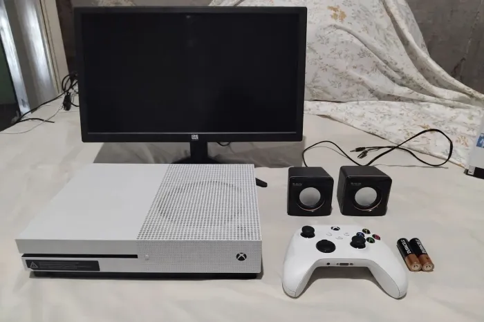 Xbox One S Branco 1TB + Monitor 19 + CAIXAS + Controle Original c/ Pilhas Duracell