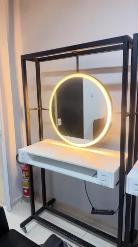 Bancada com espelho de Led planejada