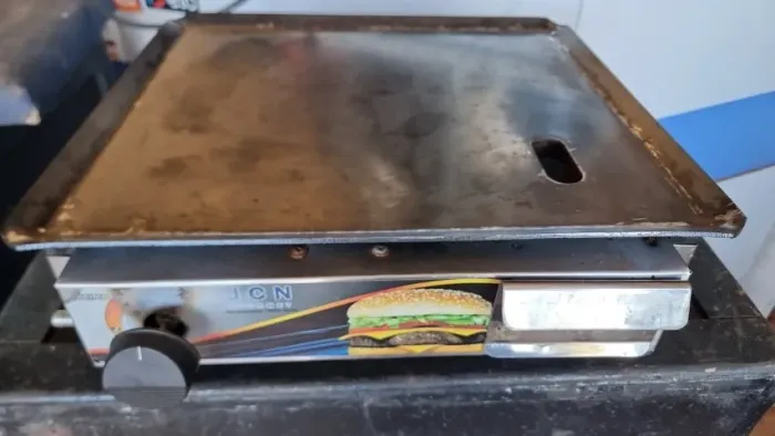 Chapa de lanche 0,40x0,40 cm a gás baixa pressão bem conservada funcionando com garantia