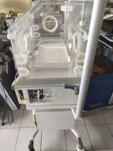 Incubadora fanem 1186