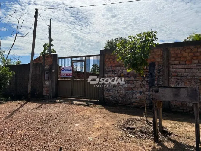 quatros terrenos conjugados com uma ótima residência.