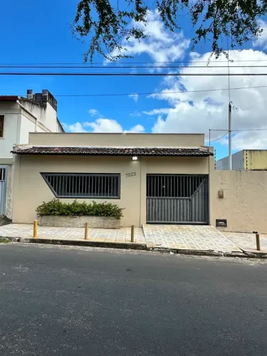 CASA IDEAL PARA COMÉRCIO, com 2 suítes na Av. dos Xavantes Cidade Satélite | R$ 1.700 c/