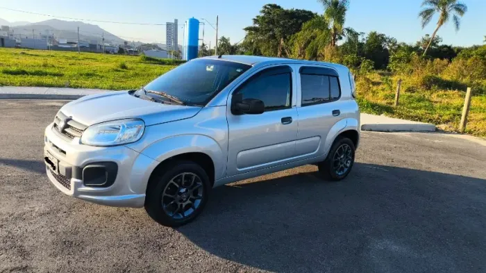 Fiat Uno Attractive 1.0 Flex 6V 5P 2017