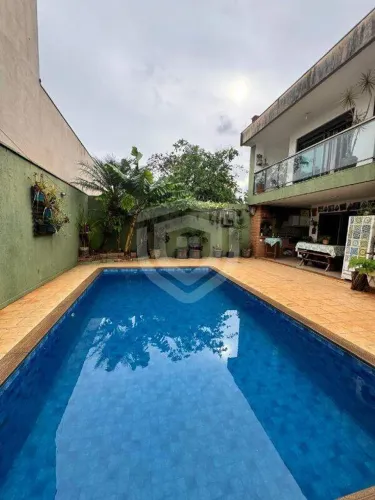 Casa com 03 quartos à venda no Jardim Estoril II em Bauru-SP