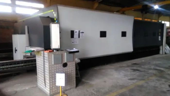 Máquina corte lazer fibra 3300w mesa enorme 6x4m 