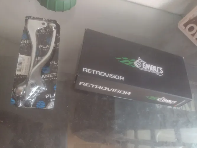 Retrovisor e manete pra vender 