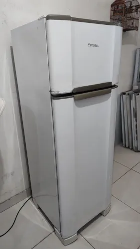 Vendo geladeira duplex Esmaltec 306L 127v funciona perfeitamente leia a descrição