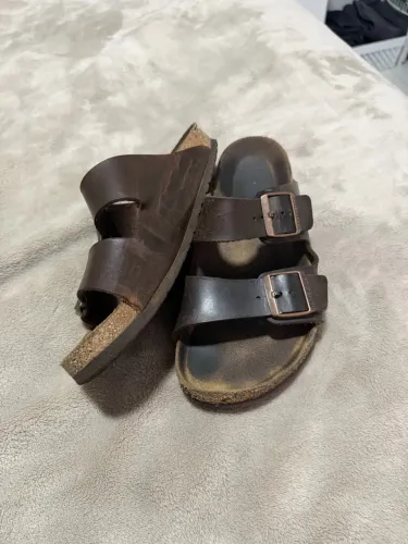 birkenstock marrom couro