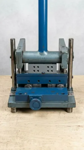 ?Máquina de Fazer Charneira para Fivela e Cintos de Couro (Perfuradora)