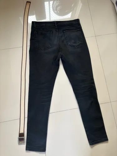 Calça jeans + cinto de brinde
