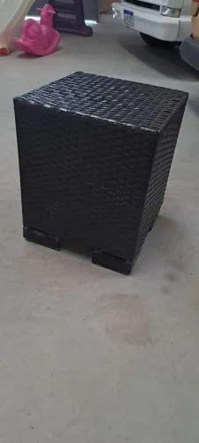 Mesa de Apoio / Puff em Fibra Sintética Preto