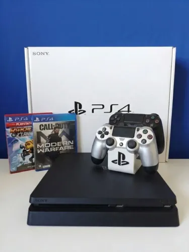 PS4 slim + 2 controles + 15 JOGOS  + Acessórios