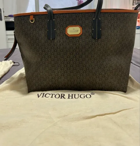 Victor Hugo Original - Tote Grande Monograma VH | Espaçosa e Elegante