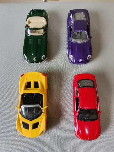 KIT PRESENTE CARRINHOS MAISTO 12CM METAL FUNDIDO 4 PEÇAS ENVIO IMEDIATO SÃO PAULO