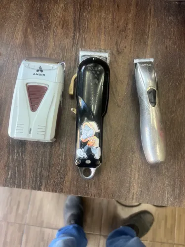Kit de Máquina Profissional Wahl + Andis +Andis Detail