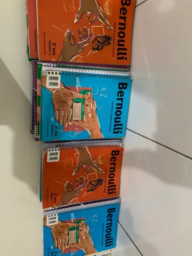 Livros Bernoulli 2025, todos os volumes (1,2,3,4), usado (em excelente estado)