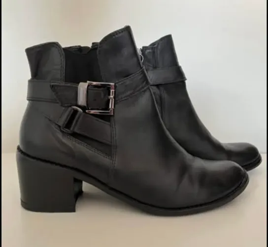Bota de couro Claudia Mourão