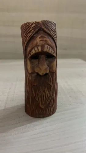 Escultura Artesanal em Madeira (Wood Spirit)