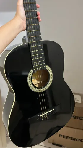 violão preto