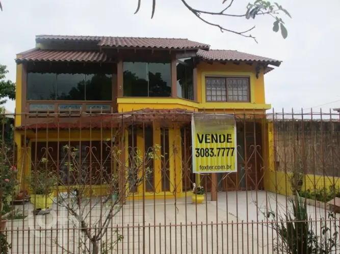 Casa à venda em Vila Nova com 250 m², 2 quartos, 1 suíte, 4 vagas