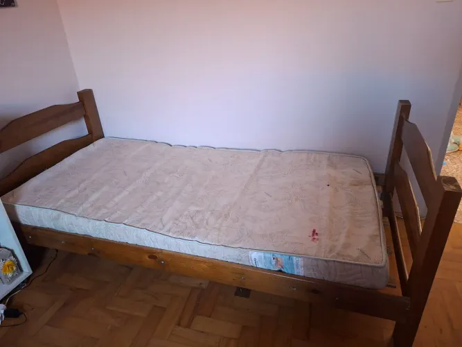 Cama baixa de solteiro com colchão