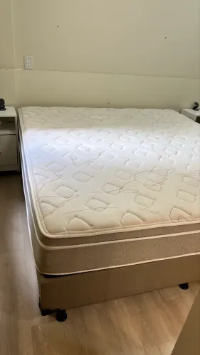 Vendo cama box king, excelente marca americana Serts