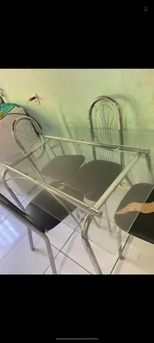 Mesa com 4 cadeiras