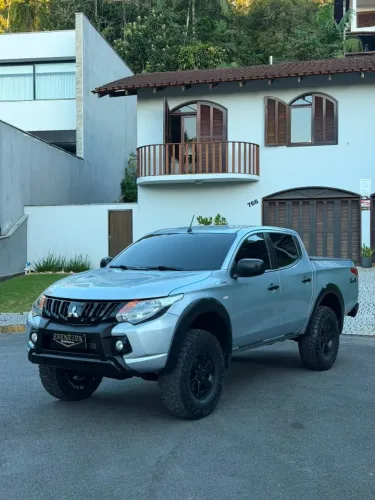 Mitsubishi L200 Tri. Outdo. GLS 2.4 CD 4X4 Die. AUT 2023