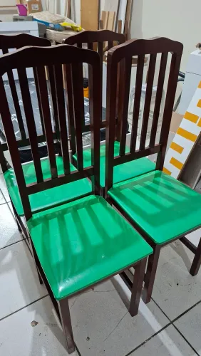 Vendo jogo de cadeiras em madeira maciça reforçada