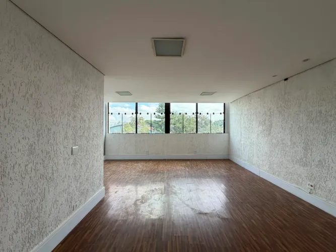 Sala Comercial 75m² na Av. Nazaré - Excelente Localização no Ipiranga