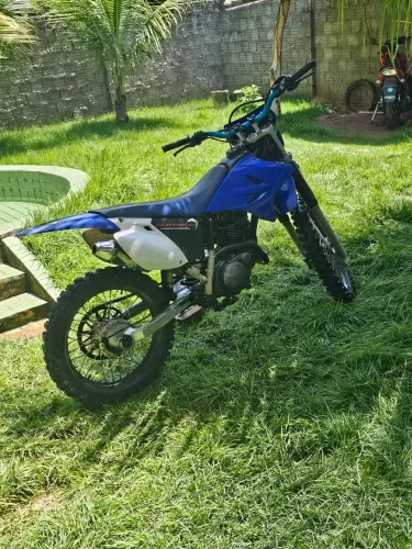 Moto d trilha em bom estado, moto original/pronta pra trilha
