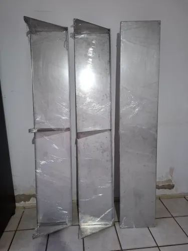 Patreleiras em inox medindo 190x35 cm