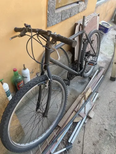 Bicicleta só falta o banco