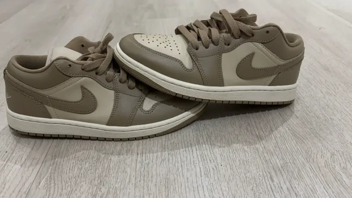 Tênis Air Jordan 1 Low, Oliva e Bege, unissex, usado