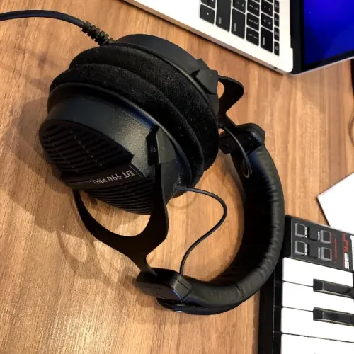  Beyerdynamic DT 990 PRO,  250 ohms Black