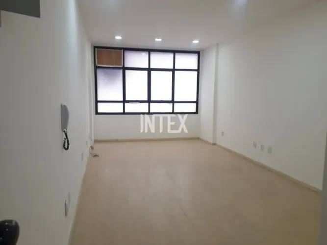 Sala comercial, pertinho da Gavião Peixoto, à venda em Icaraí, Niterói-RJ
