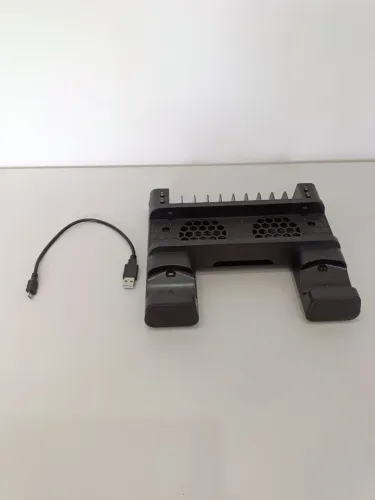 Vendo Base Cooler preta Ps4 FAT Semi novo 