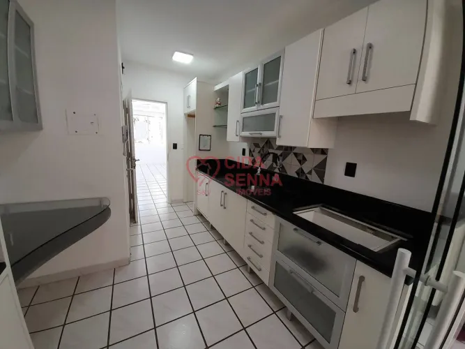 DESOCUPADO - 3 DORMS - SUÍTE - DEP DE EMPREGADA - GARAGEM (TRANCA UM CARR0)