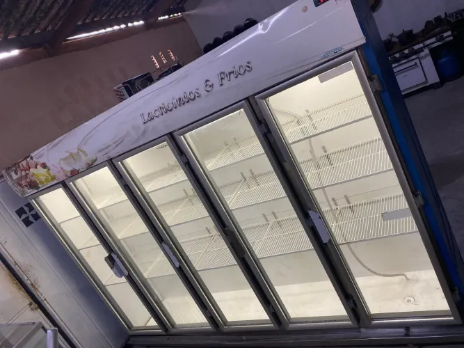 EXPOSITOR 5 PORTAS DE FRIOS E LATICÍNIOS KLIMA -2,0*  