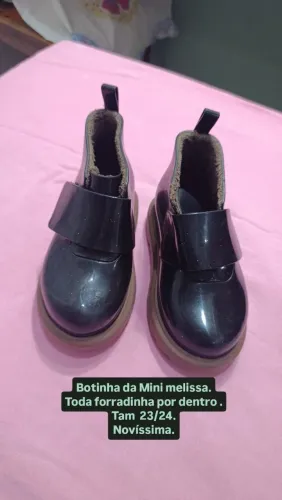 Bontinha e papete da Mini melissa e tênis da póim 