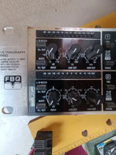 Equalizador Bheringer FBQ3102