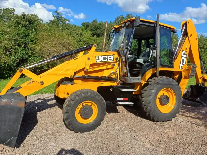 Retroescavadeira JCB 3CX 2022