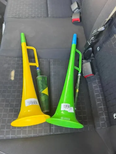 corneta amarelo e verde