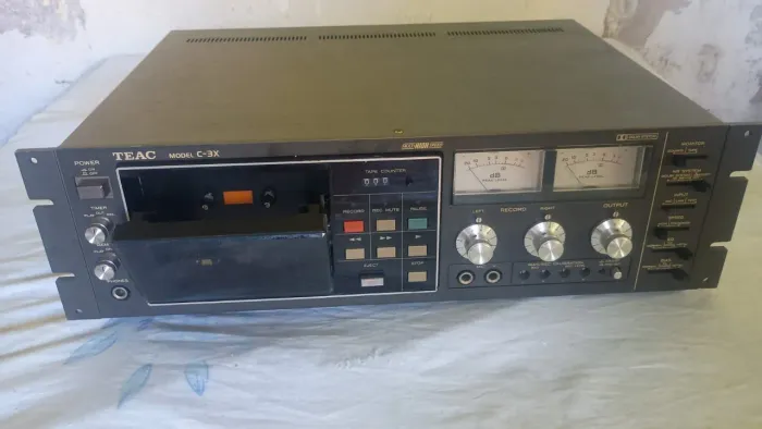 Gravdor de fita profissional TEAC C-3X 