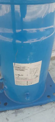 Vendo um compressor grande com defeito