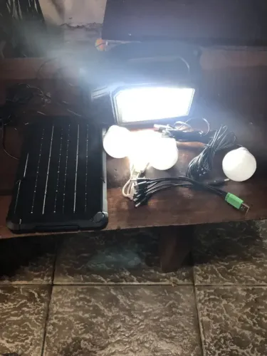 Lanterna Acampamento Camping Placa Solar Energia Bateria Recarregavel Usb Lampiao Led R$0 
